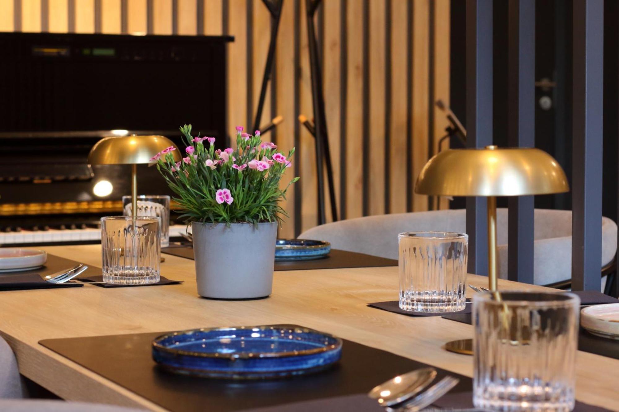 סופוט Umi Hotel מראה חיצוני תמונה